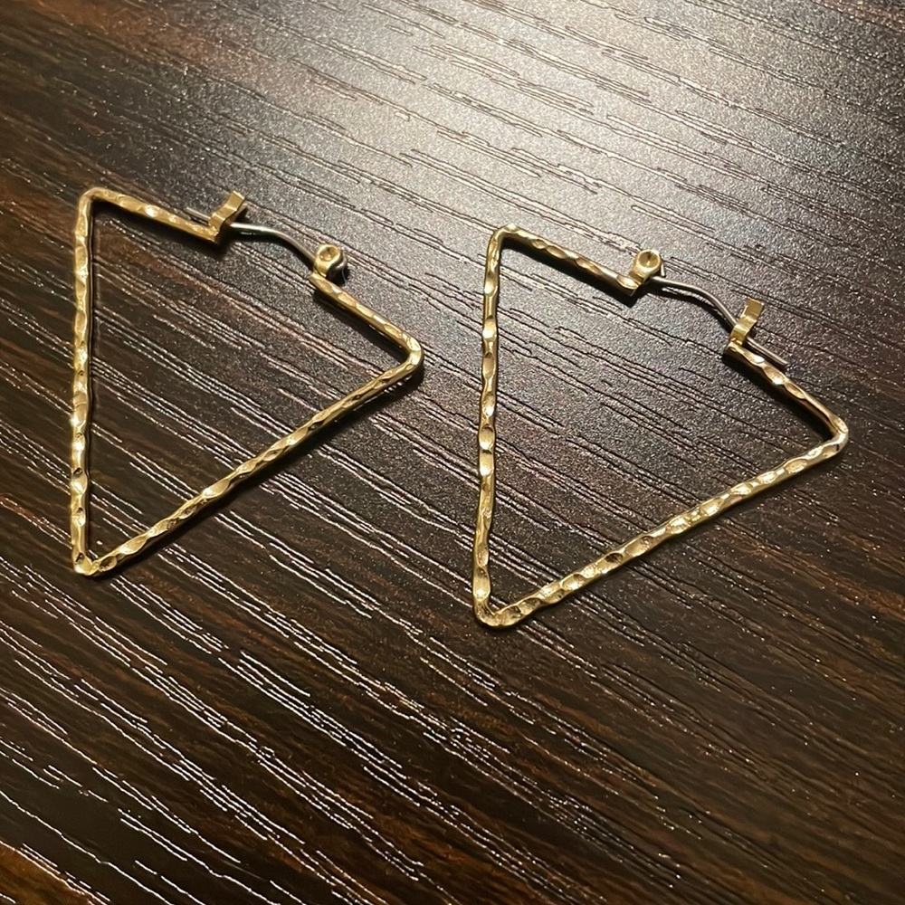 Gold triangle earrings - Picture 2 of 3